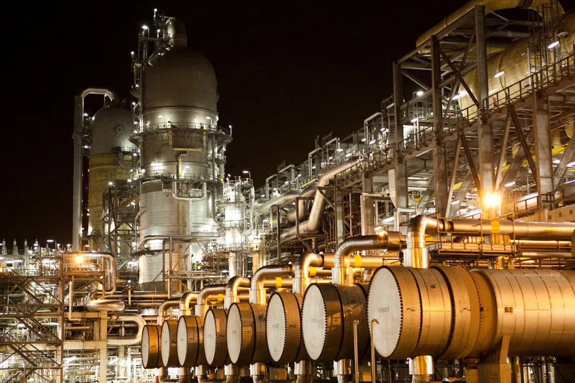 Shell restarts Singapore's Pulau Bukom ethylene cracker after force ...