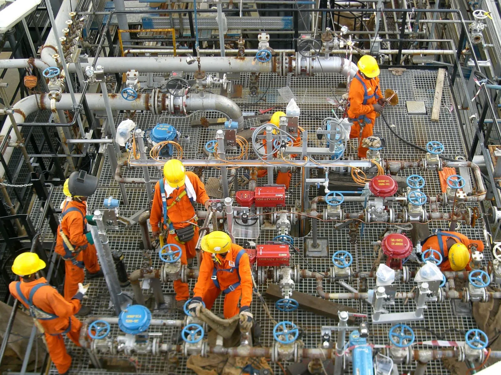 Mun Siong Engineering receives letter of demand for compensation paid over  Pulau Bukom fire - The Business Times