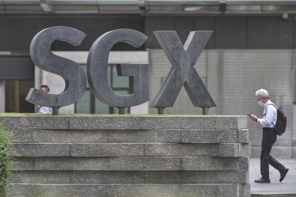 On the Singapore Exchange, losers outnumbered gainers 353 to 228, after 1.8 billion securities worth S$1.2 billion changed hands.