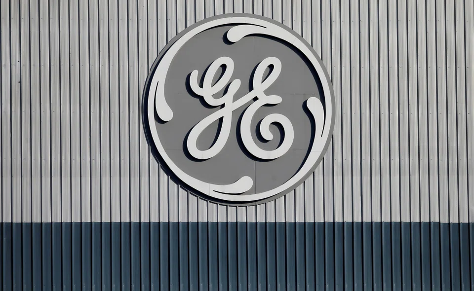 General Electric cut its full-year adjusted profit forecast to US$2.40 to US$2.80 per share, compared with an earlier expectation of US$2.80 to US$3.50.