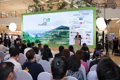  Temasek Foundation's Lim Hock Chuan (on stage): “(While) there are a lot of very good innovations from Vietnam that will solve problems unique to Vietnam, we are also inviting solutions from the region and from all over the world."