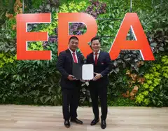 Pham Thanh Tuan, CEO of ERA Vietnam and Marcus Chu, CEO of Apac Realty during the signing ceremony on Jan 9.