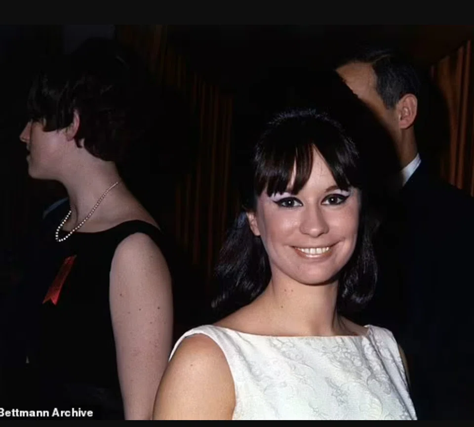 Astrud Gilberto turned “The Girl from Ipanema” – the song by Tom Jobim and Vinicius de Moraes – into a global smash singing the English verses alongside American saxophonist Stan Getz.