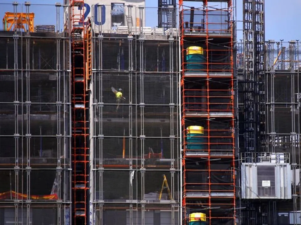 Australia's housing industry has a strong pipeline of new work but faces global supply disruptions and rising material costs which are delaying completions and squeezing margins, a top central banker said on Wednesday. 