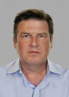 Nelius De Groot has over 30 years of experience in capital markets and transaction banking. 