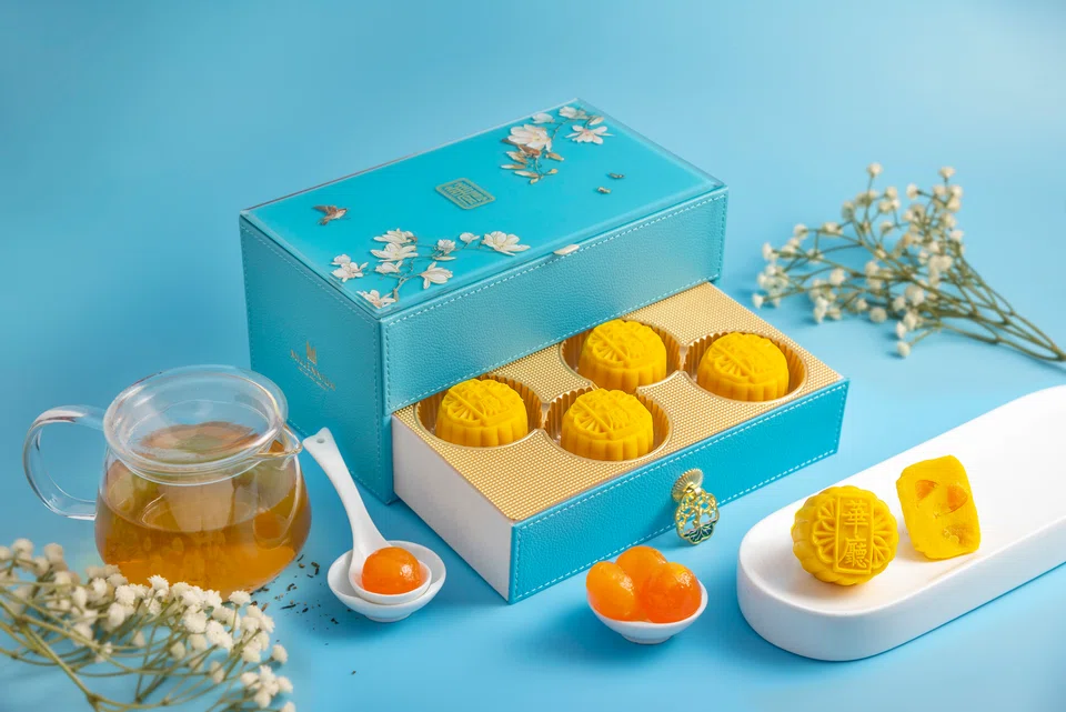  Hua Ting's Salted Egg Yolk Custard Mooncakes.