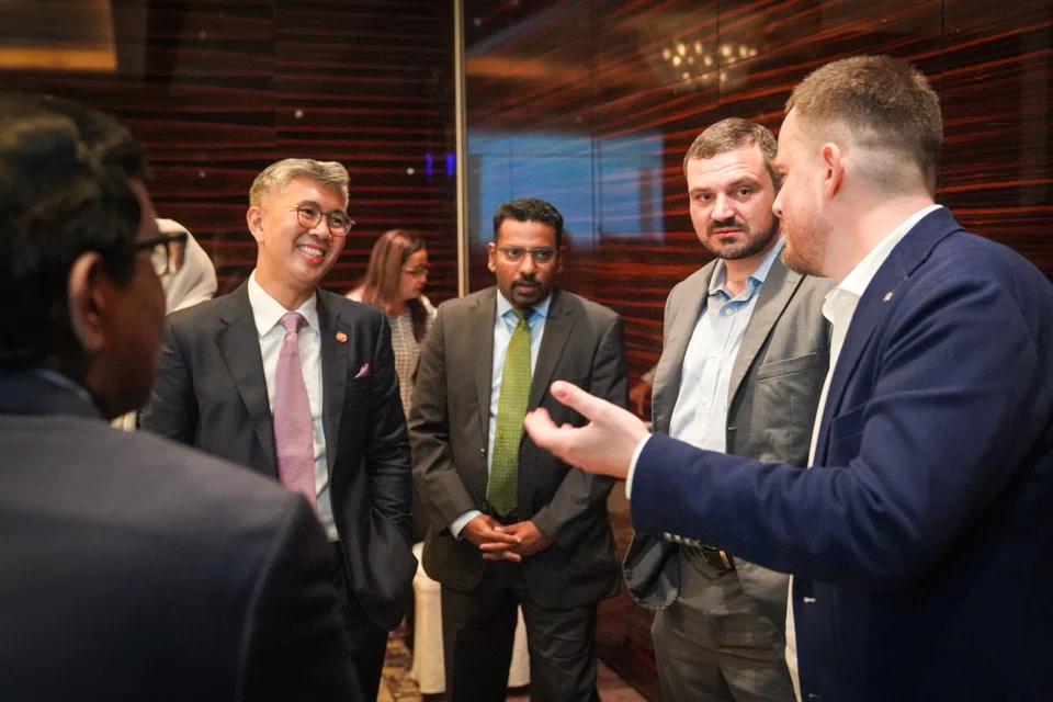 Malaysia’s International Trade and Industry Minister Tengku Zafrul Aziz (second from left) and representatives from Yondr Group, a UK-based data centre development and operation company that has entered the Malaysian market with the acquisition of a 30.4-hectare plot in Johor.
