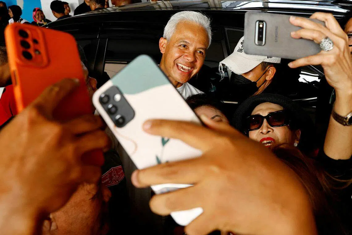 Ganjar Pranowo, Central Java’s former governor, has called on people to vote for him to show “true resistance” against the use of state resources during campaigning, without naming any of his rivals.