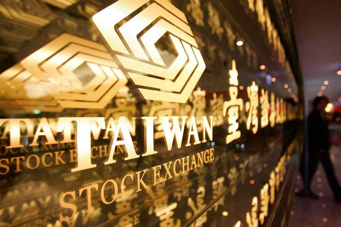 Taiwan: Stocks hit two-week high; HTC jumps