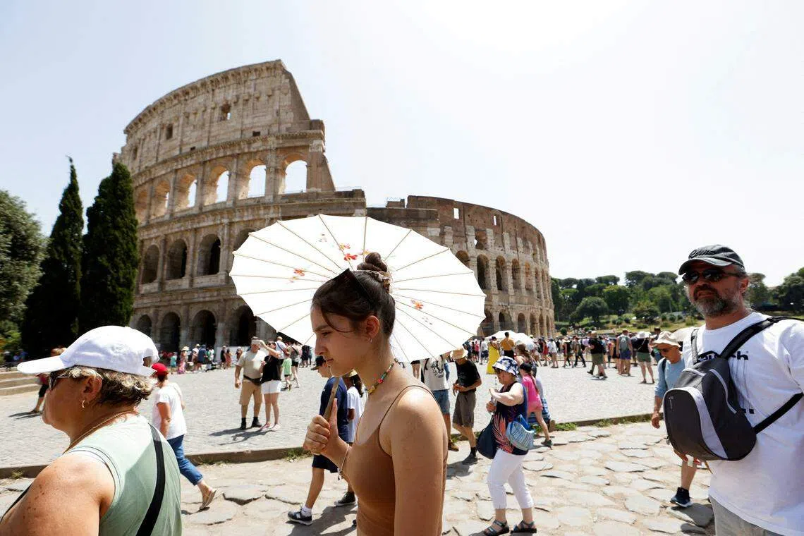 Italy’s Environment Ministry has warned in a report this year that foreign tourists will in future travel more in the spring and autumn and choose cooler destinations.