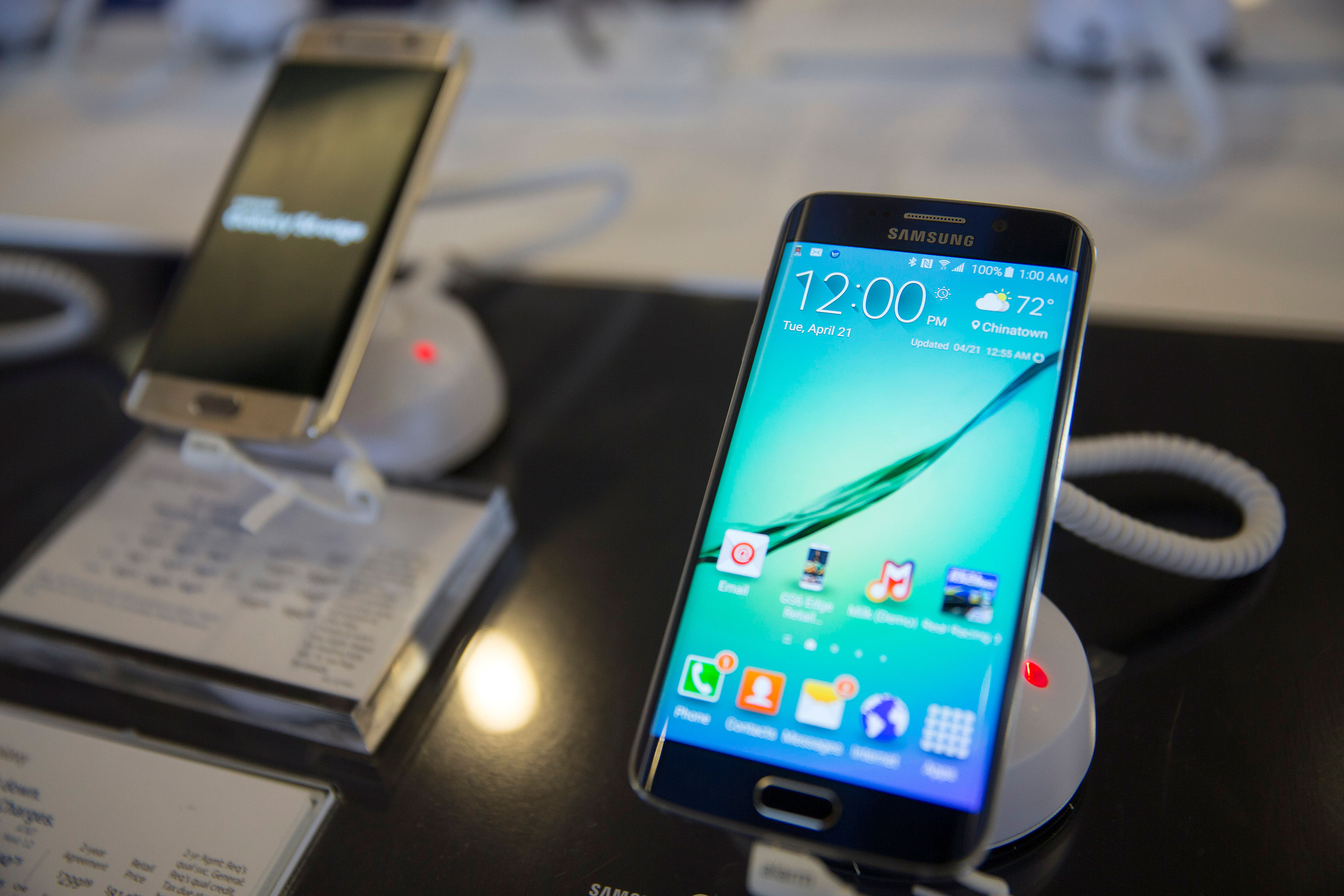 Samsung Regains Lead Over Apple In Smartphone Market 