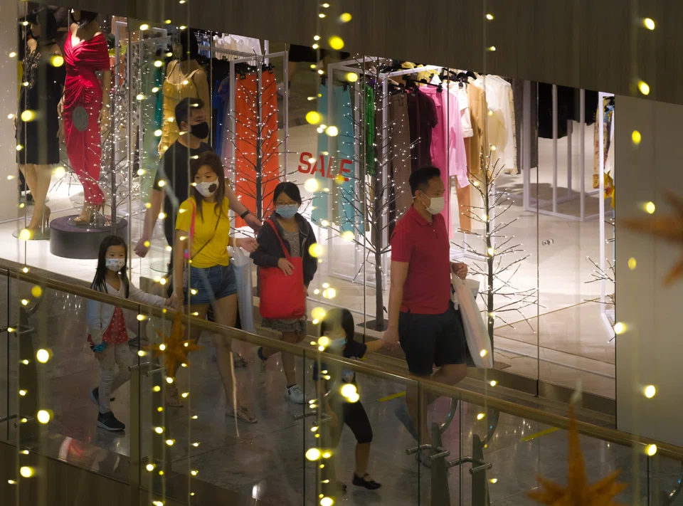 Prices of retail space in the central region fall by 3.2 per cent in Q3 after it dips 1.2 per cent in Q2.