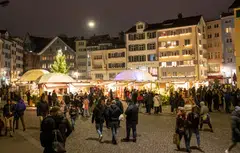 Year on year, the Swiss economy grows 0.9 per cent, stronger than the 0.5 per cent forecast.
