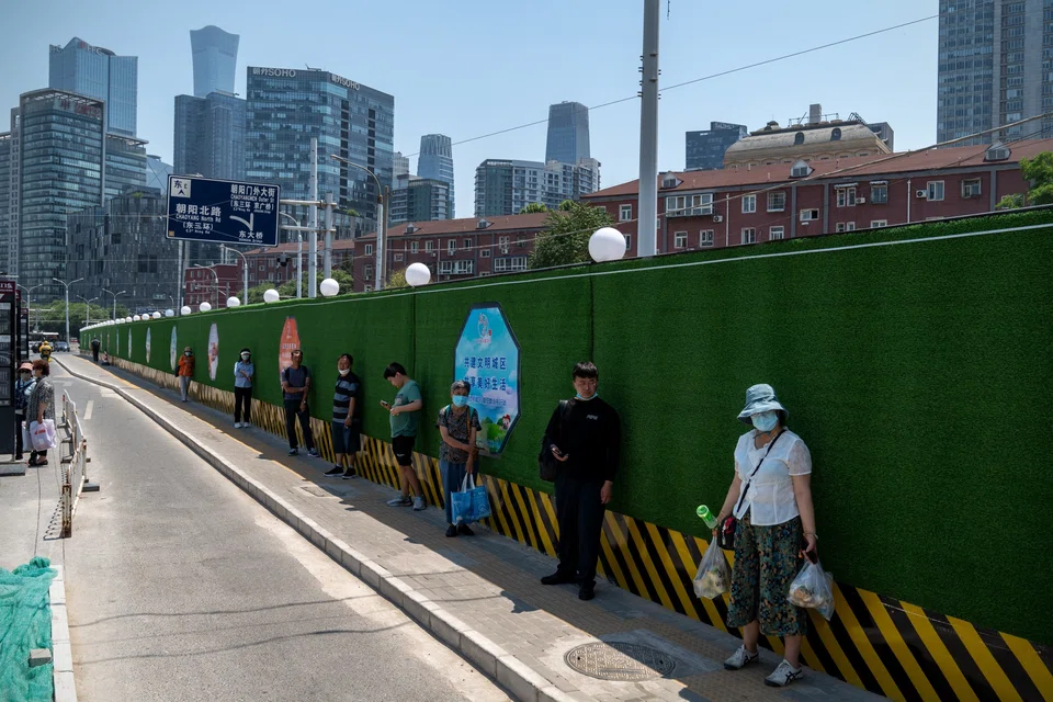 China had a record number of days when the average temperature was 35 degrees Celsius or above in the first half, highlighting the increasing pressure that global warming is putting on the grid.