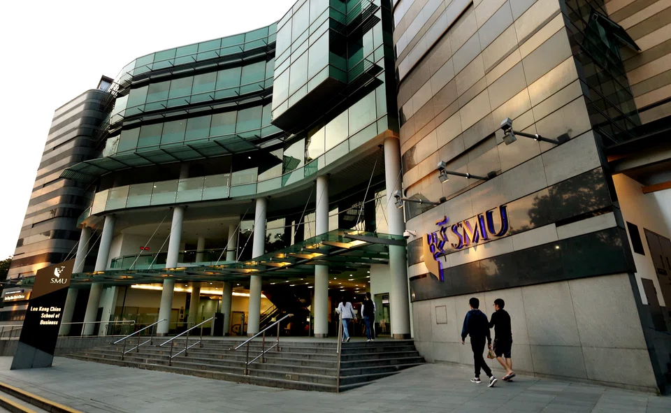 AIA and SMU signed a memorandum of understanding (MOU) to formalise their first collaboration, which will allow students from the university’s School of Economics to undergo a 20-week apprenticeship.