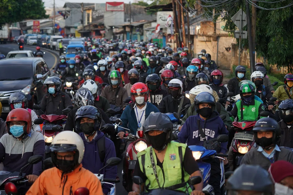There were nearly 32,000 electric motorcycles on Indonesia’s roads as of October last year and the government hopes that adding another 1 million by 2024 will help reduce fossil fuel consumption.
