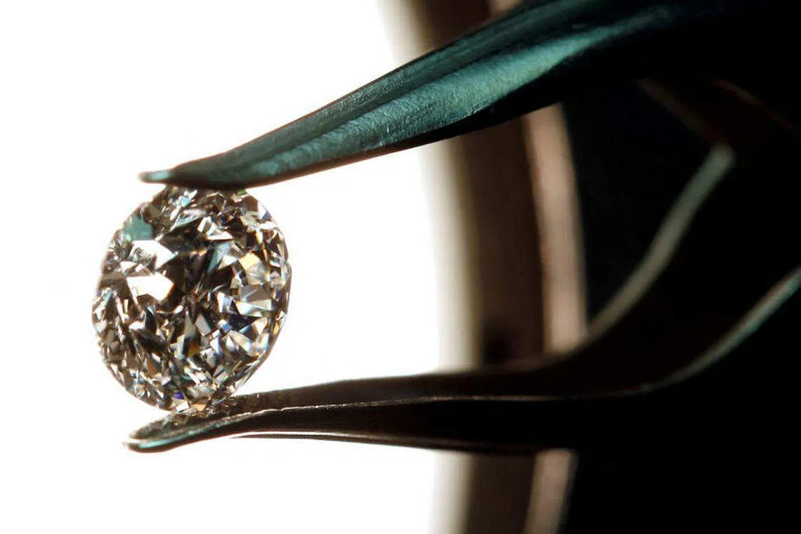 The diamonds were last in Deng’s possession, and the director had, to date, not satisfactorily addressed issues relating to them, Metech said in a bourse filing. 