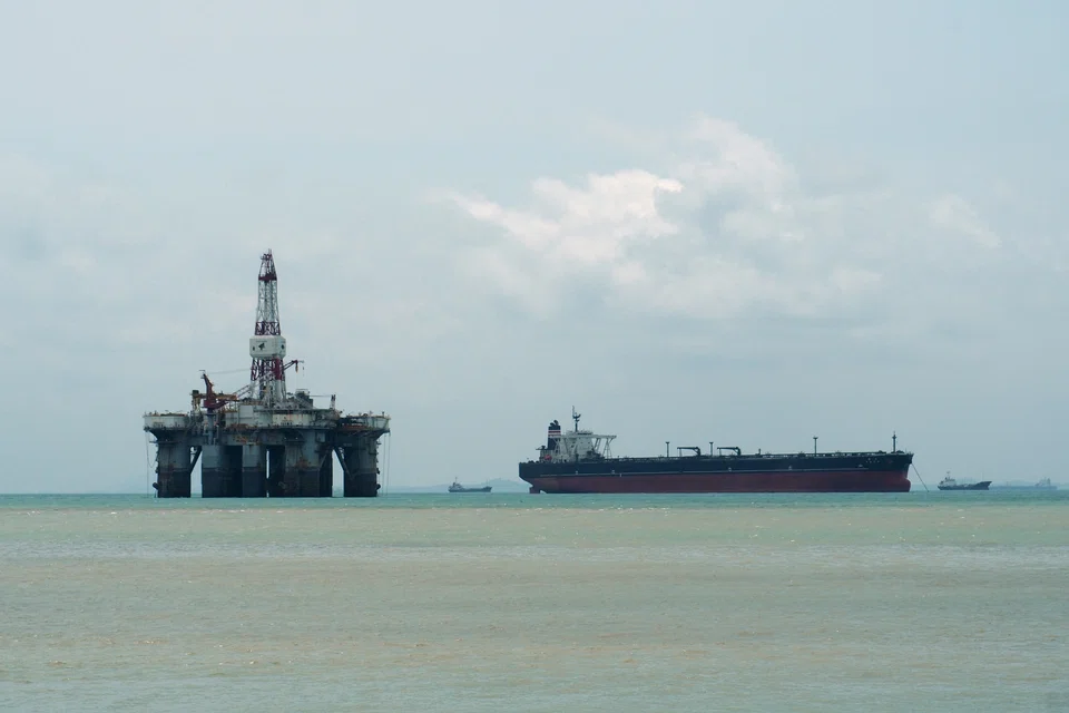 OUTPUT of Malaysia's key export crude grade Kimanis has dropped further this month after technical issues unexpectedly occurred at the 2 offshore oilfields that produce the oil, 2 sources with knowledge of the matter said.
