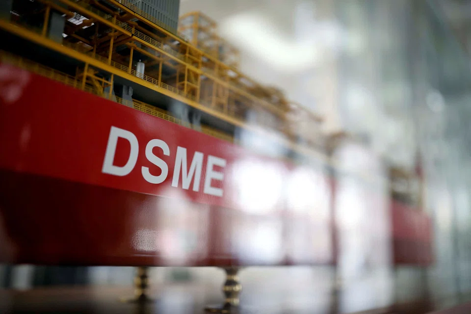 Contract workers and Daewoo Shipbuilding & Marine Engineering (DSME) have made some progress in talks over wage hikes, the two sides said on Wednesday.