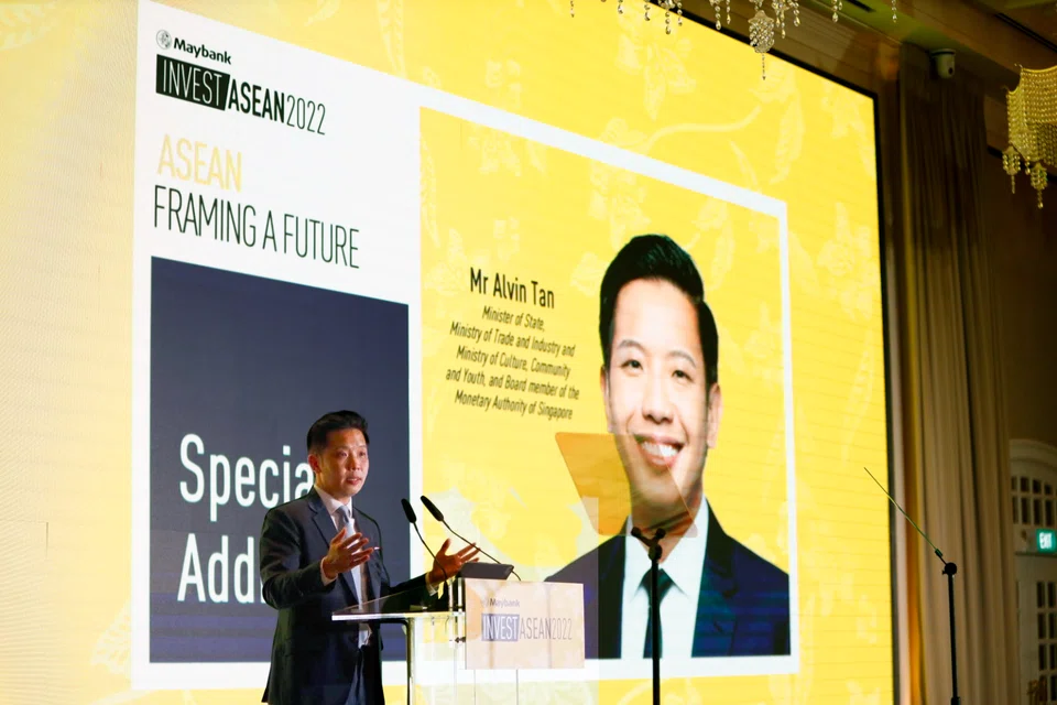 Above: Alvin Tan, board member of MAS and Minister of State for Trade & Industry speaking at the Invest ASEAN 2022 conference. 