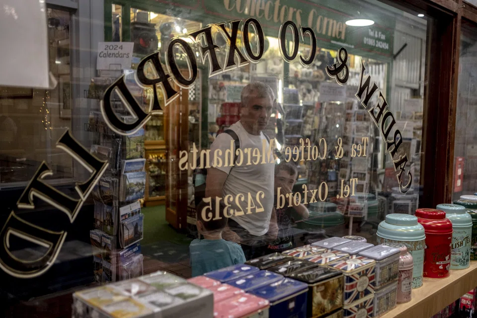 The Confederation of British Industry’s September monthly retail sales survey shows that the headline balance has rebound to a three-month high of -14 from August’s more than two-year low of -44.