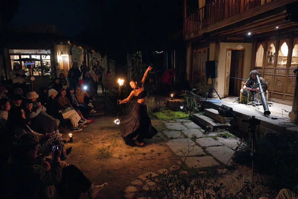 A night of dance and music at the home of Yotam Sivan, an Israeli musician who settled in Dali three years ago.