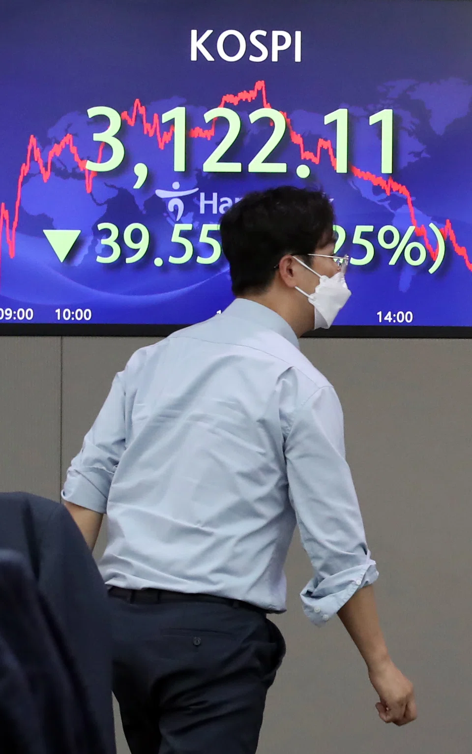 The benchmark Kospi closed flat at 2,718.69, after hitting a 2-week high on Tuesday.