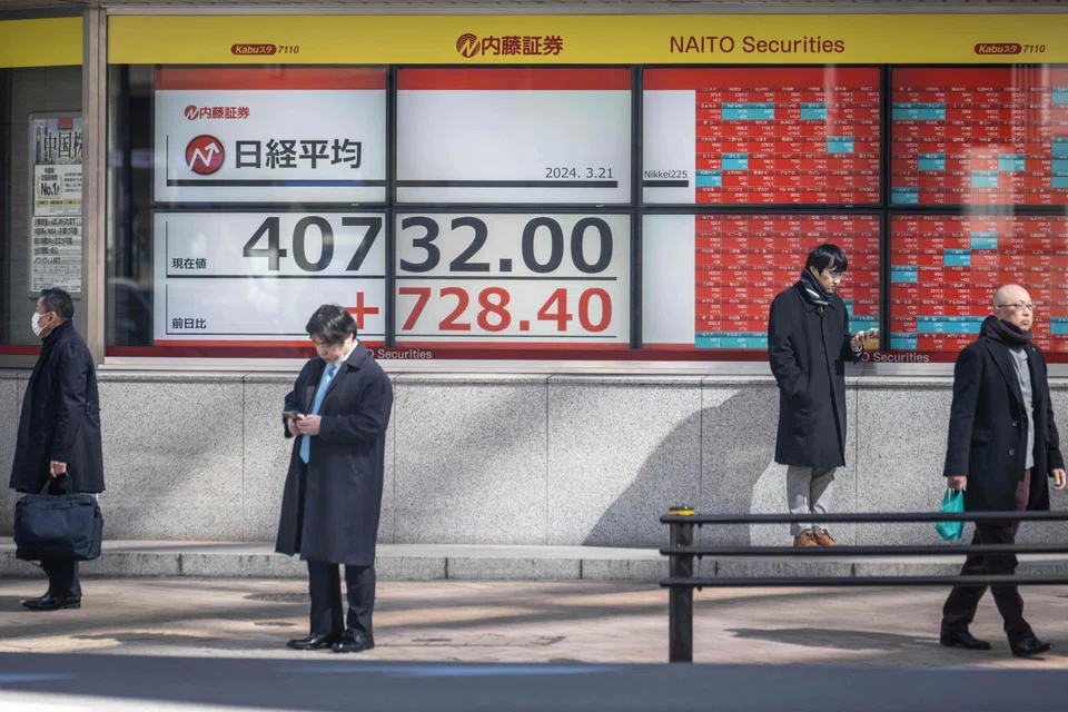 Asia stocks were mixed with Hong Kong, Shanghai, Sydney and Wellington stocks rising, while Singapore, Seoul, Taipei and Jakarta stocks fell.