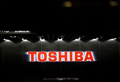 Toshiba, which had originally opposed a buyout, now plans to solicit proposals from potential investors in a drastic change in stance. 