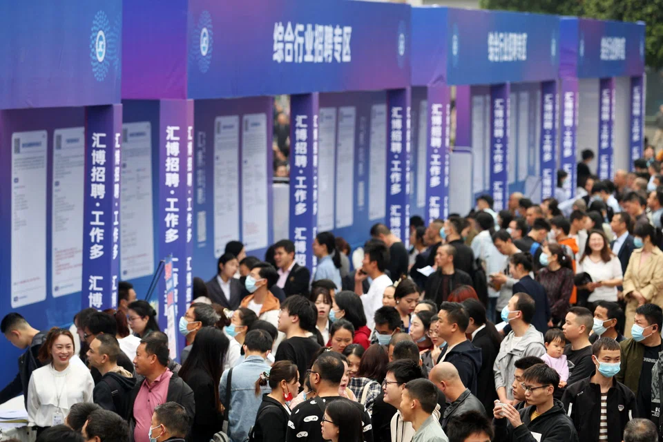 China's cabinet will issue subsidies to some firms that hire college graduates and unemployed youths till the end of this year.