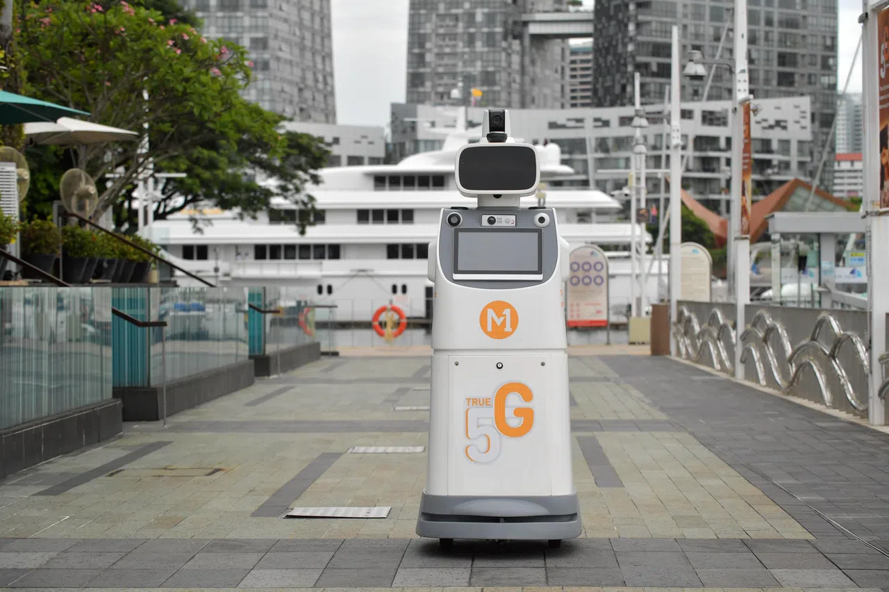 An on-site surveillance robot that monitors and provides remote assistance using M1’s 5G network. Local security firm Oneberry Technologies, which provided the robot, says that with 5G technology, it can help to identify security threats quickly.