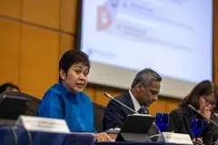 Malaysia's central bank governor  Nor Shamsiah Mohd Yunus said the country’s economy is growing at a moderate pace but Malaysia will not go into recession this year.