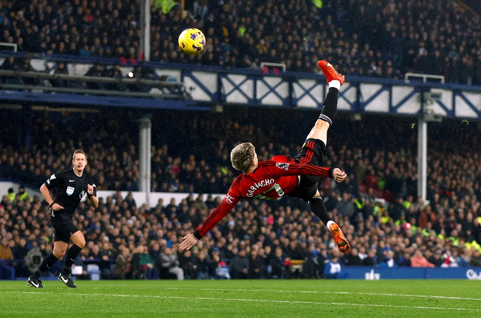 Manchester United's Alejandro Garnacho scoring with an overhead kick in the third minute of the match against Everton on Sunday.