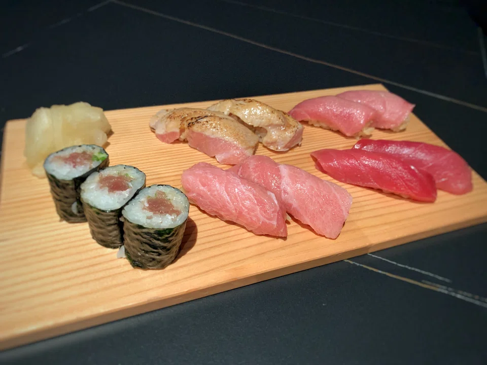 Maguro sushi set
