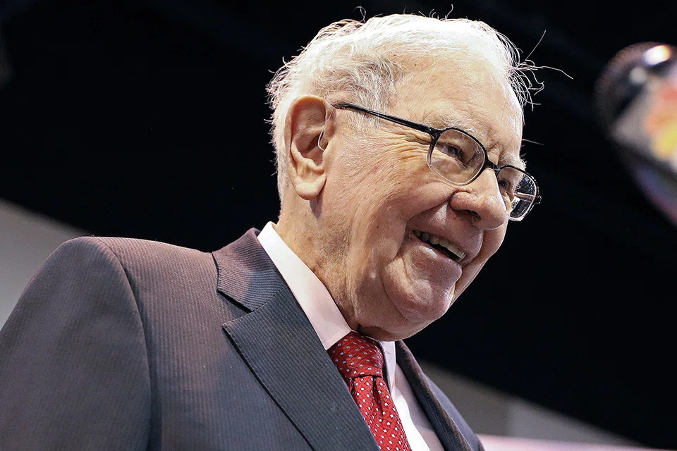 Celebrated investor Warren Buffett, who became an active and successful arbitrager early in his career, is returning to the market action. 