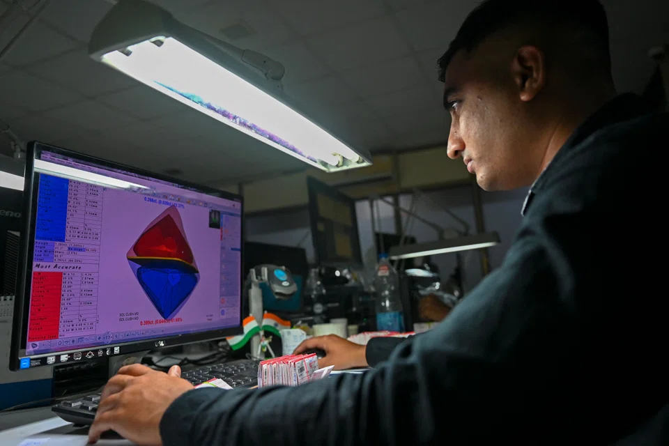 Now, the United States and other countries are taking action that could officially label Russian diamonds as “conflict diamonds,” claiming their sale helps pay for Russia’s deadly aggression in Ukraine.