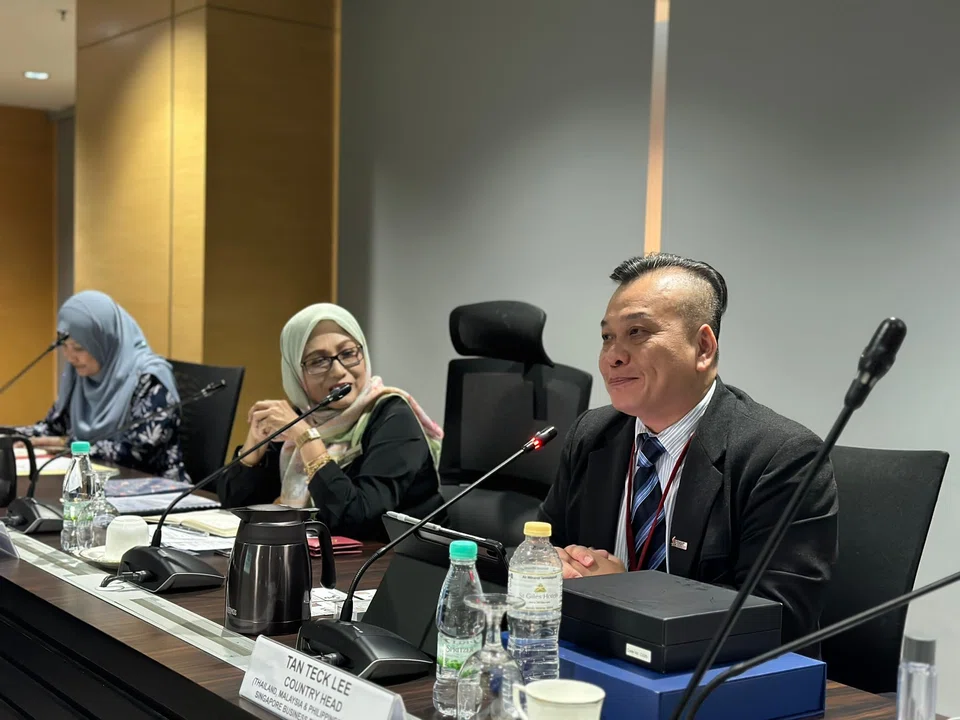 SBF country head for Malaysia, Thailand and the Philippines Tan Teck Lee (right) and Malaysian Investment Development Authority executive director of investment promotion Najihah Abas (centre) at the briefing during SBF’s visit to Malaysia.