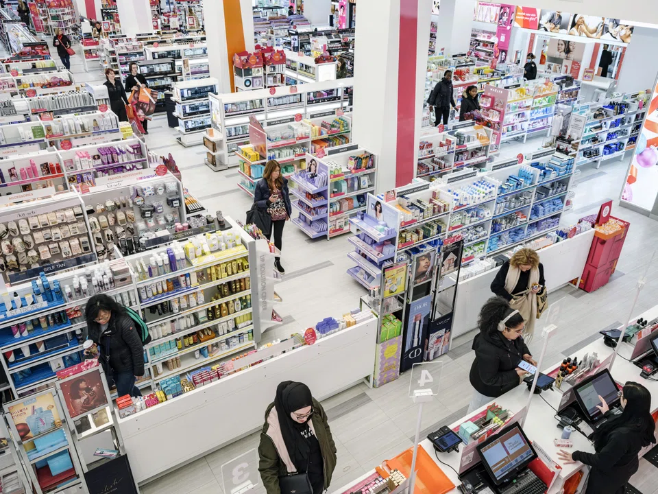 A resilient consumer and job market, as well as slowing inflation and more dovish central bank rhetoric, are spurring expectations that the US economy will make a soft landing next year.