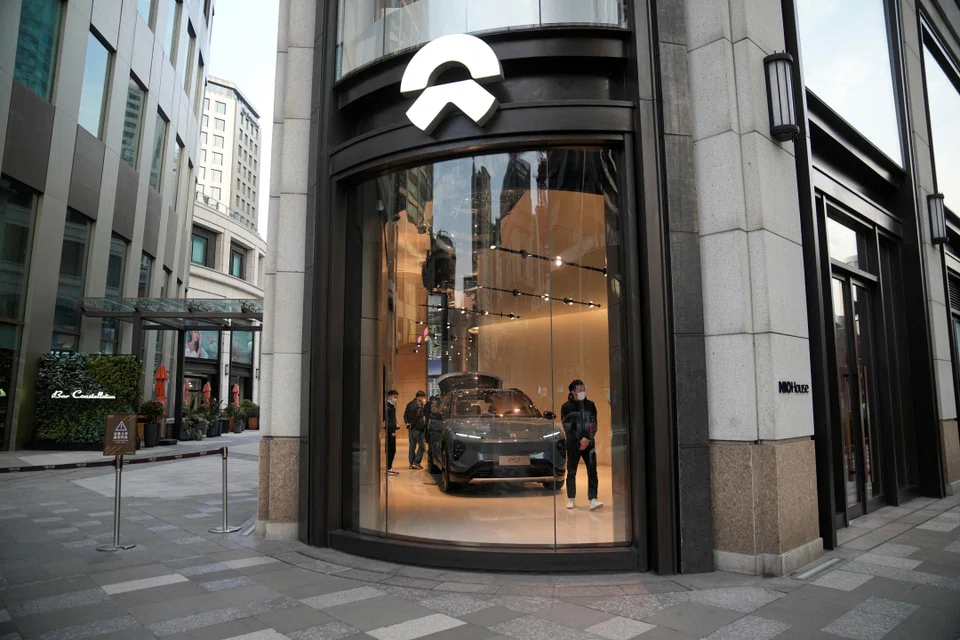 Battery swapping allows drivers to replace depleted packs quickly with fully charged ones, rather than plugging the vehicle into a charging point.