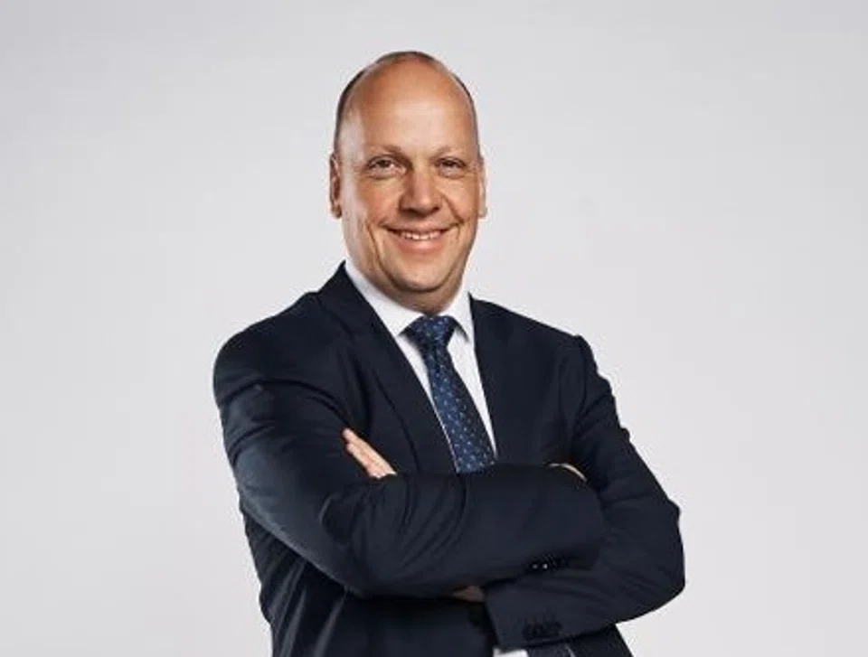  Eirik Barclay, Yinson Holdings executive vice president of New Ventures and Technology, said: The company is rushing to deliver its first all electric and zero carbon emission marine cargo vessels in April next year.