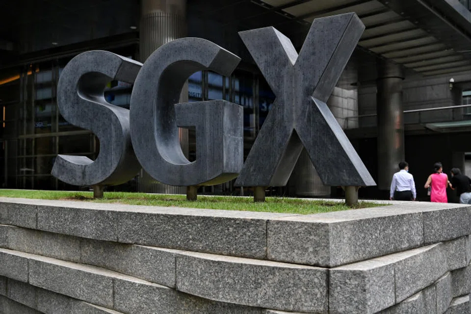 Singapore stocks rose slightly in early trade on Wednesday tracking overnight gains on Wall Street. 