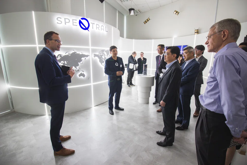 SpeQtral CEO Lum Chune Yang (second from left) giving a tour of the Quantum Networks Experience Centre to guests including DPM Heng Swee Keat (fourth from right).