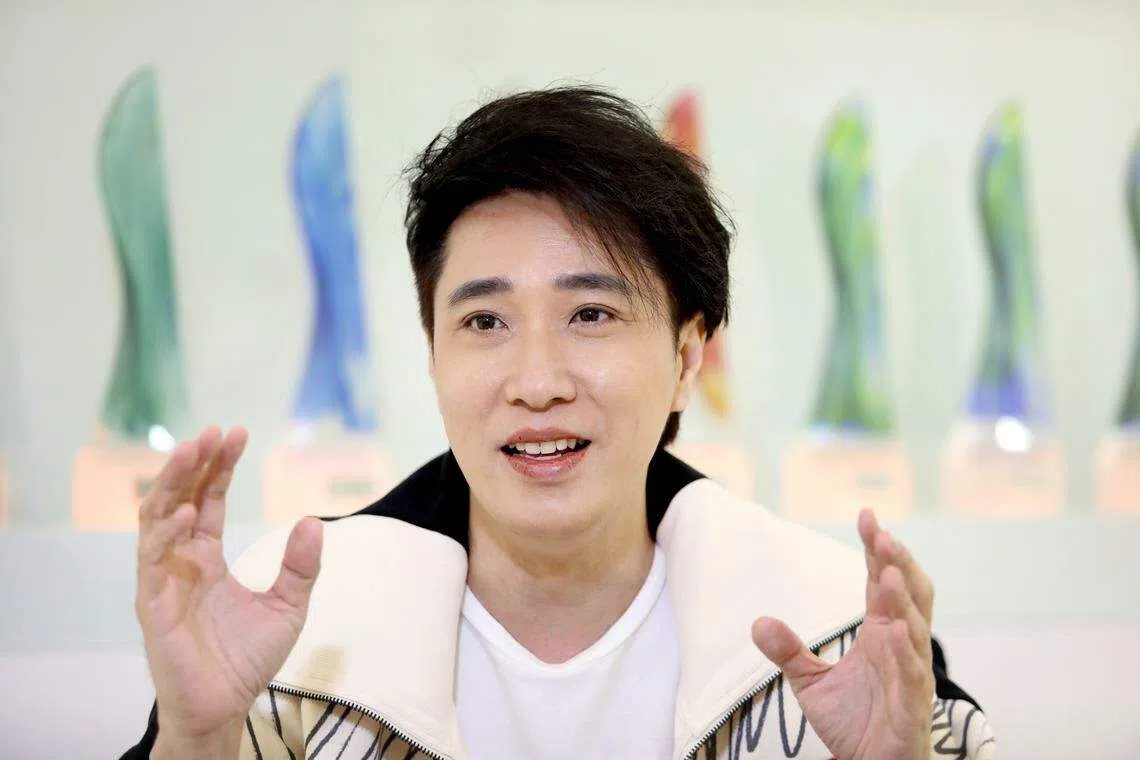 NoonTalk Media was co-founded by television actor and host Dasmond Koh. 