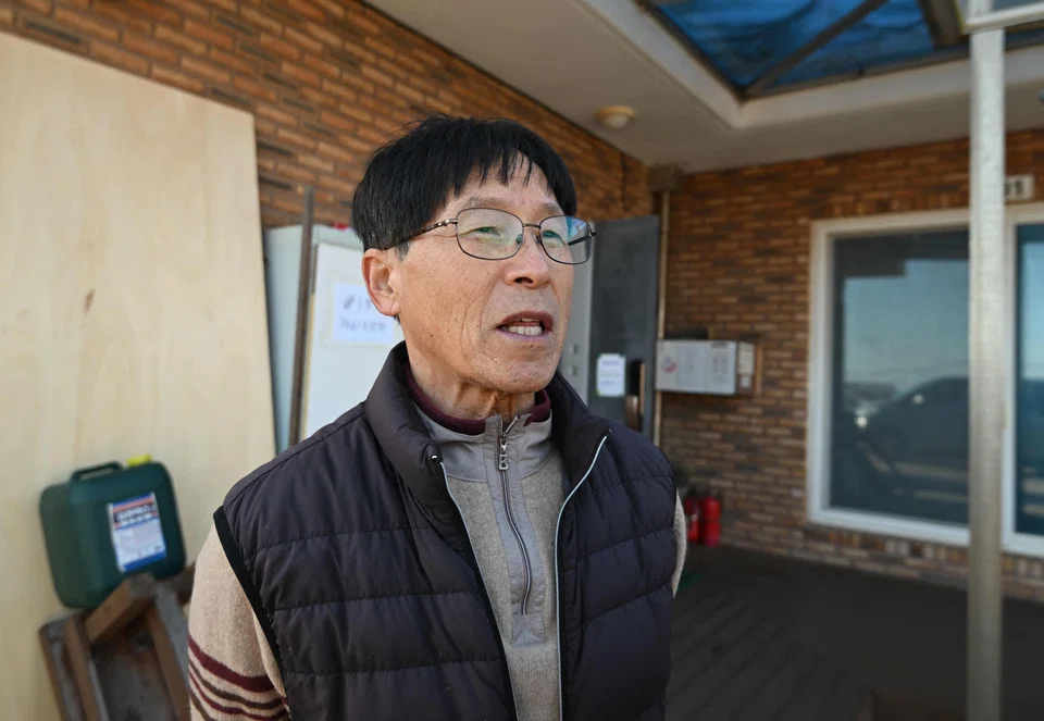 “There wasn’t that much fear inside the shelter. Rather, all the residents came and it was just a chatting atmosphere because they had not seen each other in a long time,” Jung Chang-kuan says of the Friday evacuation. 