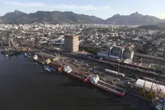 The week began positively in the Panamax sector, with both the Atlantic and Pacific basins well supported with good demand on all the major trades. However, as the week closed some of the gains appear to have been eroded somewhat. In the Atlantic, decent South America demand seen throughout, coupled with evidence of October arrival US Gulf stems, gave the market some impetus it had been lacking in recent weeks. 