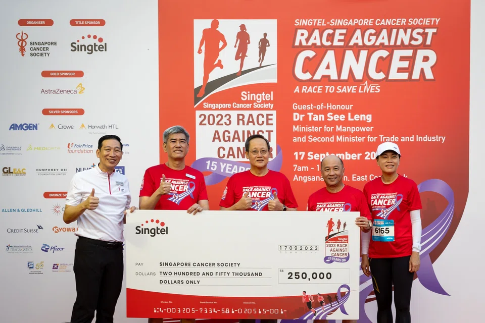 Singtel has donated S$250,000 to SCS’ Help the Children and Youth programme, which provides support to children and young persons whose lives have been affected by cancer in their families. 