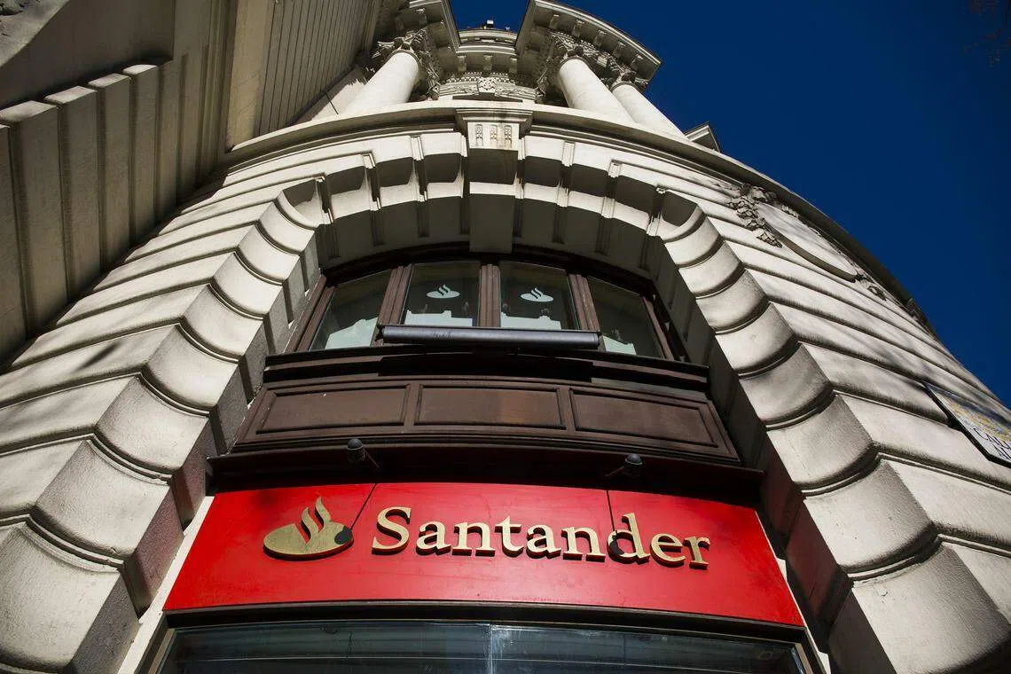 Banco Santander is in talks with Credit Suisse merger advisers and capital markets bankers beyond the eight managing directors it’s already hired, according to people familiar with the matter.