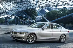 Vehicles losing credits on Tuesday are the BMW 330e (above), BMW X5 xDrive45e, Genesis Electrified GV70, Nissan Leaf, Rivian R1S and R1T, Volkswagen ID.4 as well as the plug-in hybrid electric Audi Q5 TFSI e Quattro and plug-in hybrid (PHEV) electric Volvo S60. 