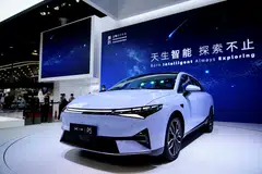 China auto executives attending World New Energy Vehicle Congress in Beijing have suggested that the government follow international standards and establish an up-to-date carbon-emission database.