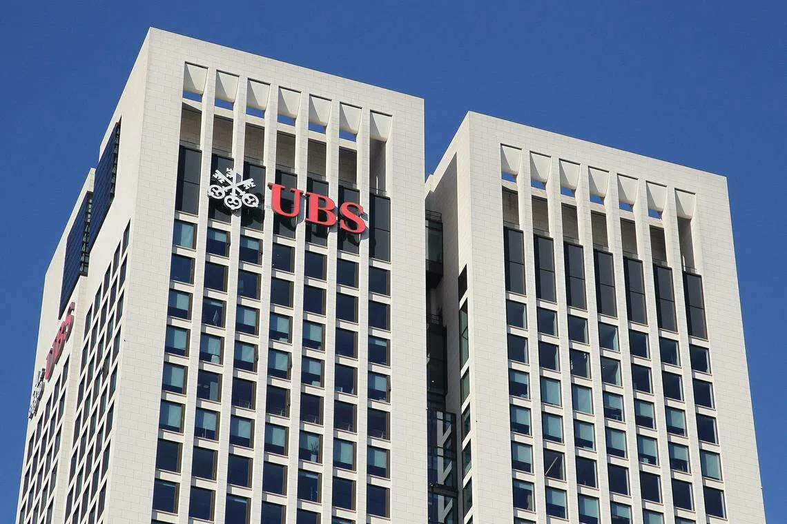 The pay awards cap an uneven year for UBS, where gains in trading and inflows in wealth management were offset by a roughly 50 per cent drop in the business of advising on mergers and capital raising.